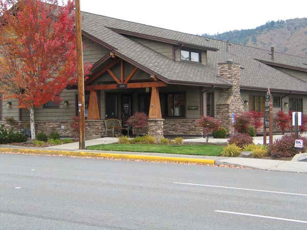Exterior of office building at The Center for Esthetic Dentistry in Grants Pass, OR 